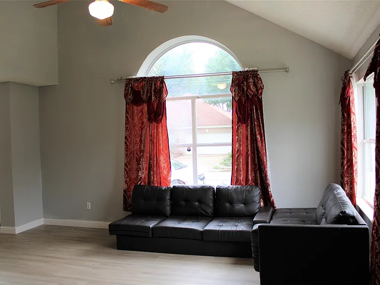 16205 Glorious Ln — Photo 9