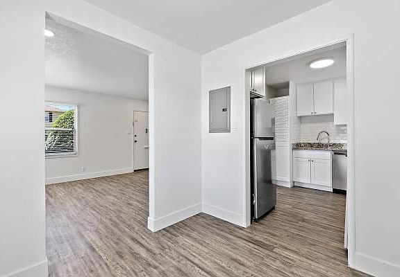 4th image of 15250 Upton Ave