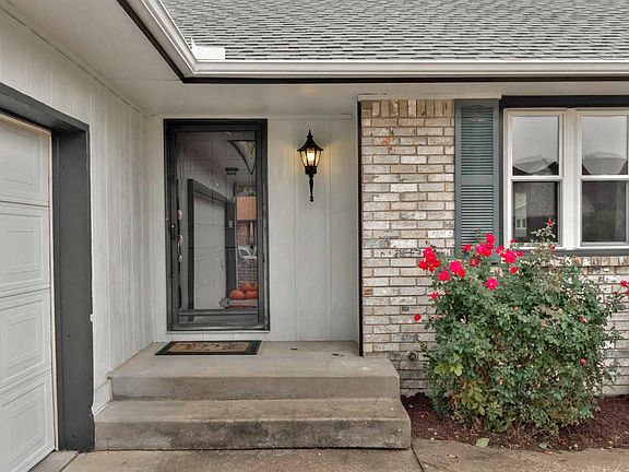 4th image of 2322 N Inwood Cir