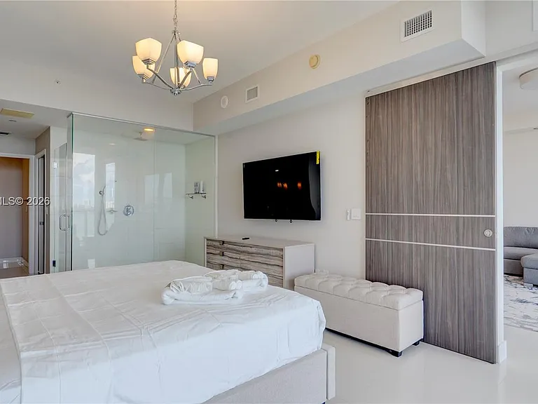 2020 N Bayshore Dr #1905 — Photo 37
