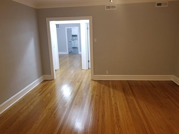 3rd image of 5534 N Sawyer Ave #1