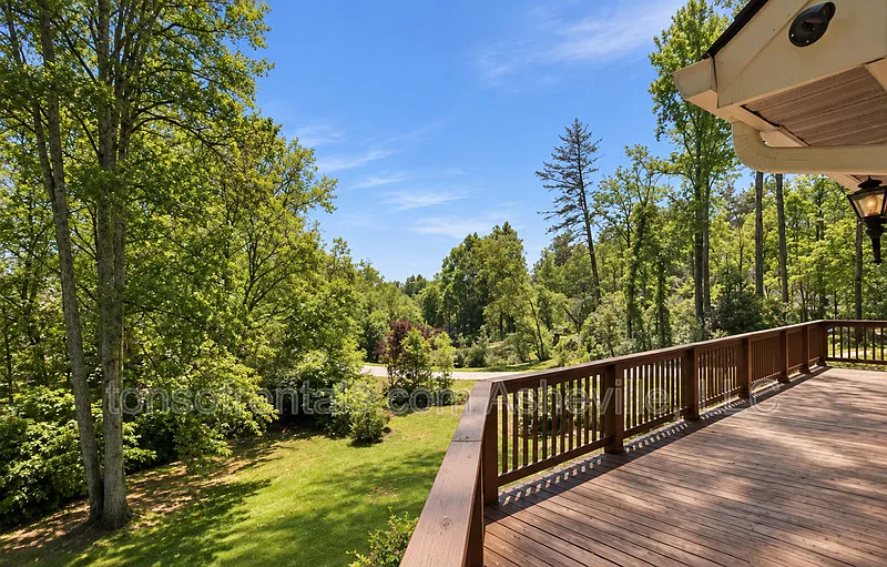 207 Wood Dale Dr
