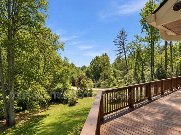 207 Wood Dale Dr, Hendersonville, NC 28791