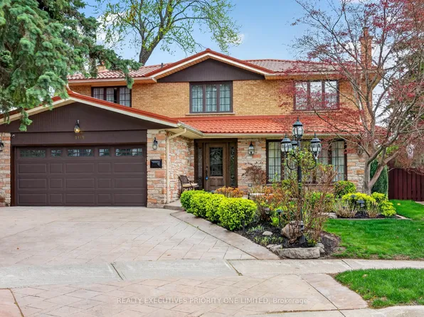 1149 Spragg Ct, Mississauga, ON L5C 2Z9