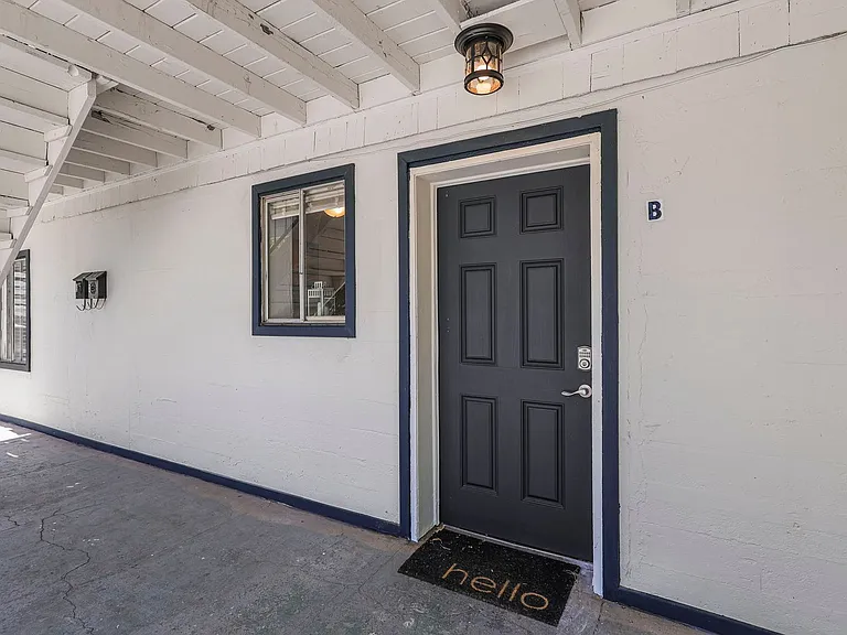 1216 Trinity St — Photo 40