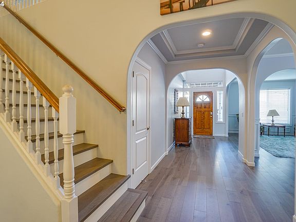 4th image of 17605 NE 38th Way