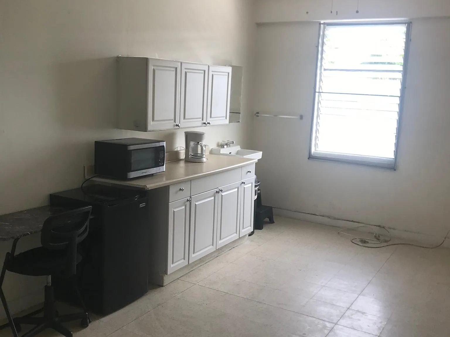 Studio, 200 sqft, $950 — Photo 3
