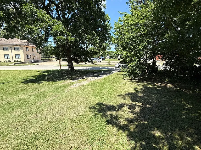 706 S Saint Louis Ave — Photo 14