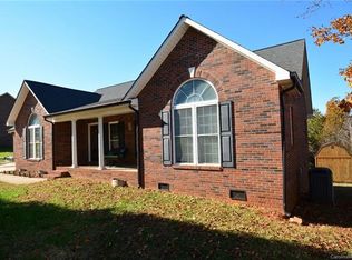 1319 Broomsage Ln, Lincolnton, NC 28092