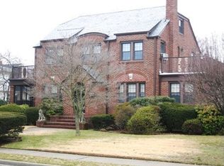 136 N Grove St, Valley Stream, NY 11580