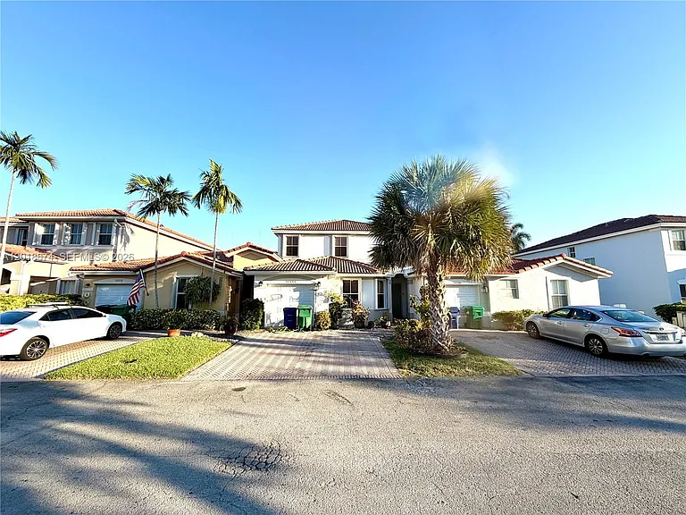 16336 SW 48th Ter #16336 — Photo 2