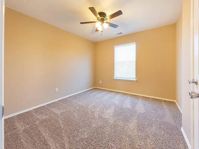 3603 Avalon Castle Dr — Photo 23