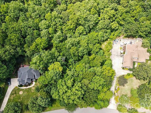 3rd image of 845 Savile Ln