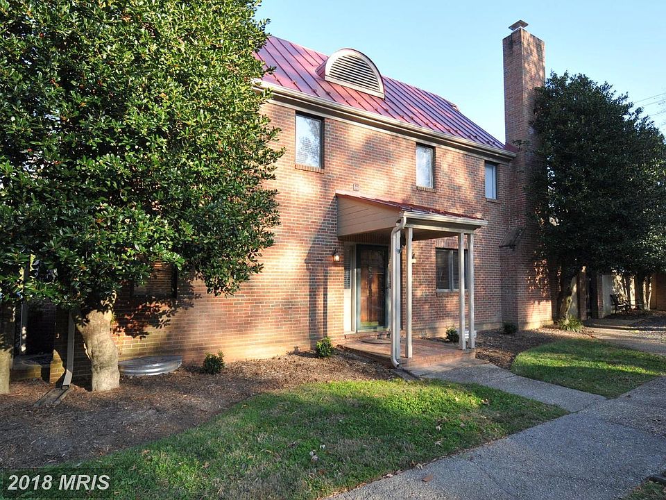 1st image of 210 E Marshall St