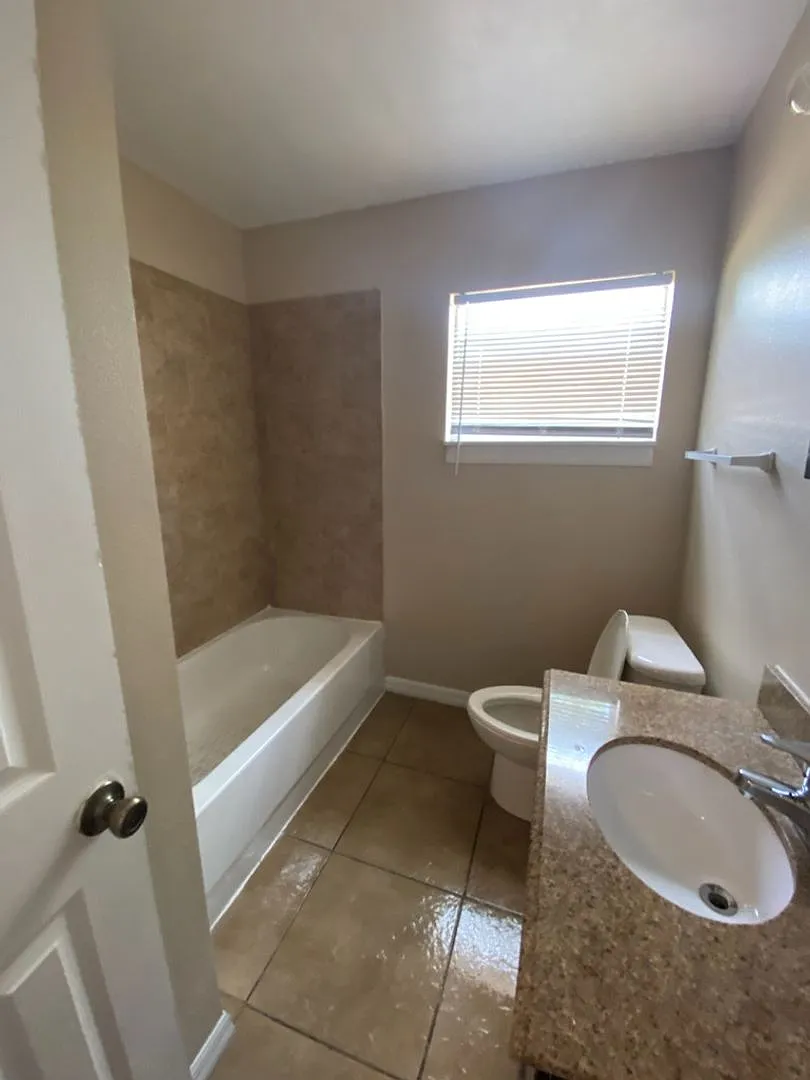 Three Bedroom One Bath - Bartow — Photo 3
