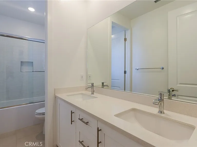 126 Carmine — Photo 27