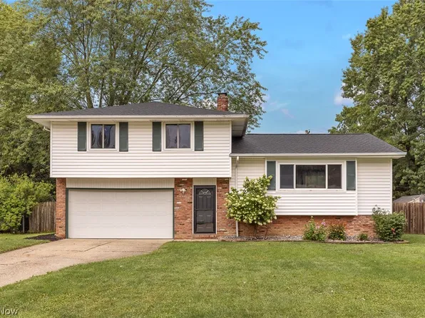 8902 Lincolnshire Blvd, Strongsville, OH 44149