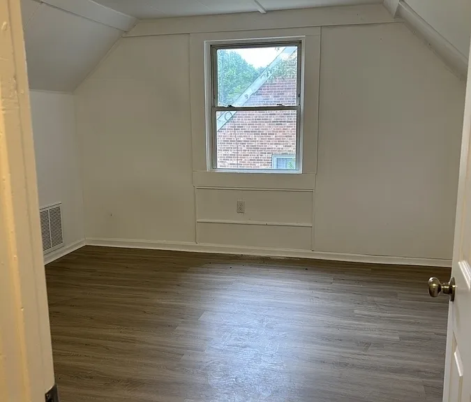 1006 William Dr — Photo 9
