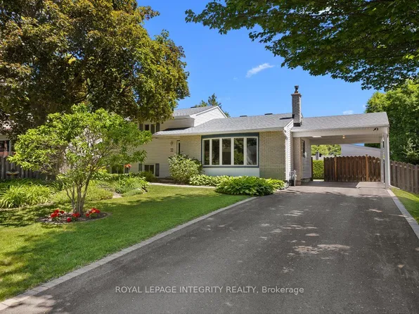 30 Biscayne Cres, Ottawa, ON K2E 6Y9
