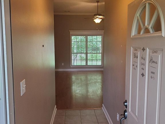 3rd image of 1652 White Oak Cir