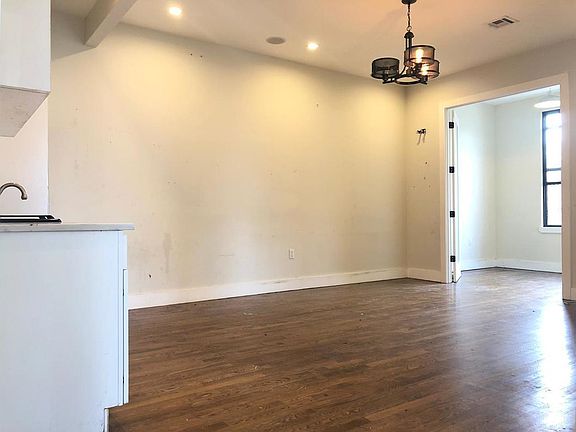 2nd image of 565 Evergreen Ave #2