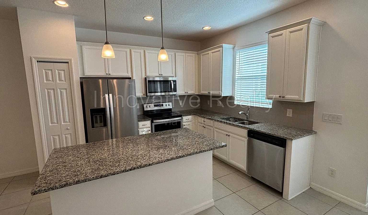 3 bed, 2.5 bath, 1648 sqft, $2,195 — Photo 2