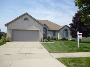 34483 Cristini Ct, Fraser, MI 48026