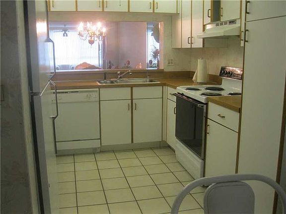 5th image of 10630 W Clairmont Cir #210