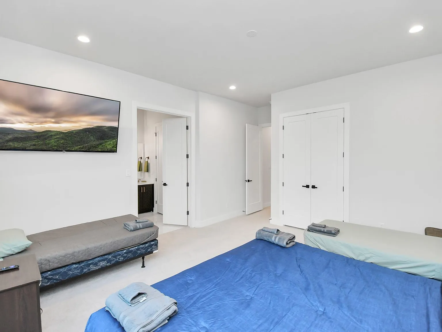 4 bed, 2.0 bath, 1798 sqft, $2,900 — Photo 2