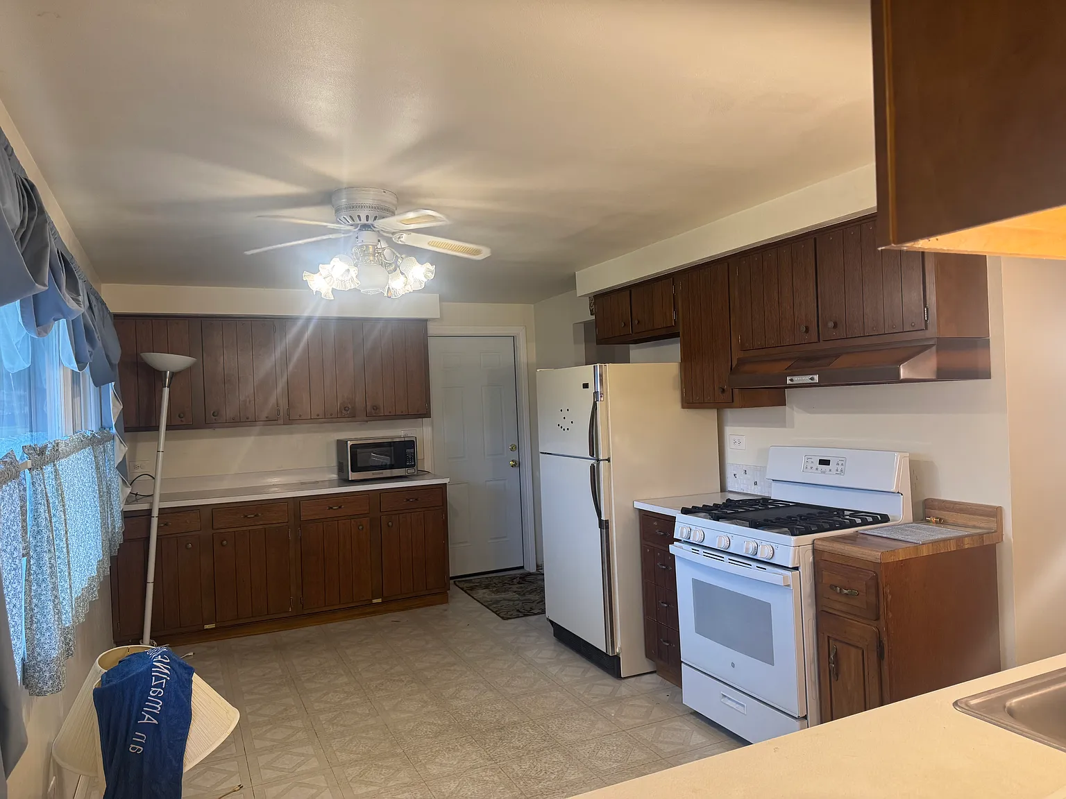 3 bed, 1.5 bath, 1140 sqft, $3,100 — Photo 4