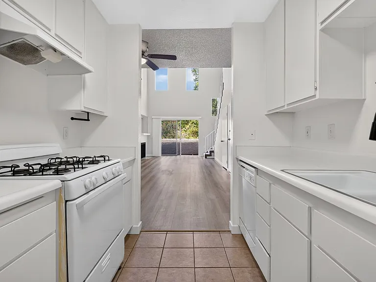 10749 Francis Pl — Photo 24