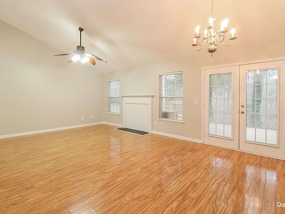 4th image of 701 Walnut Crossing Dr