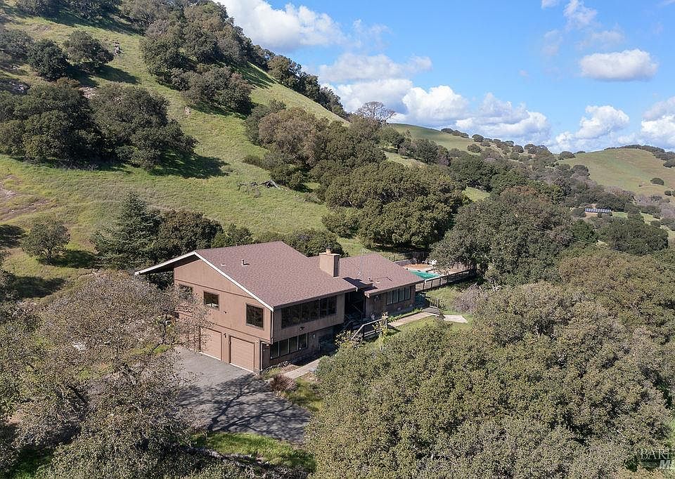 1st image of 2410 Oakridge Lane