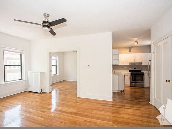4th image of 622 W Stratford Pl #2W