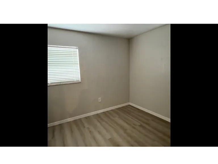 1909 Oakwood Dr — Photo 14