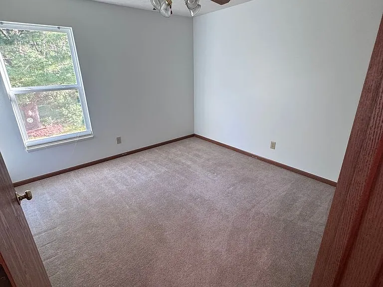 1914 E 725 N — Photo 25