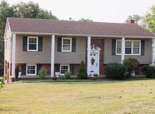 11 Blue Jay Dr, Washington, PA 15301