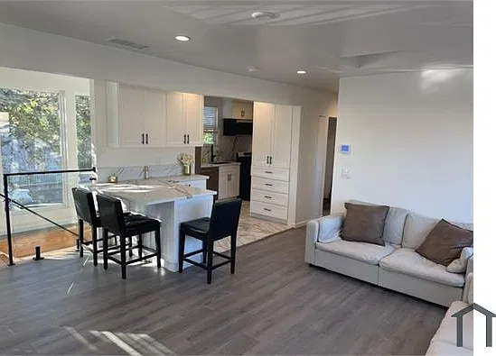 6004 S Denker Ave — Photo 1