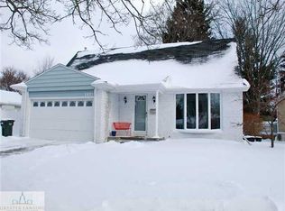 1410 Ravenswood Dr, Lansing, MI 48917