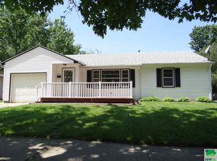 215 9th Ave SE, Le Mars, IA 51031