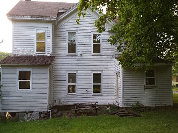 4th image of 126 Swart St