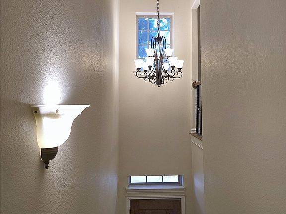 4th image of 1504 Fox Run Dr