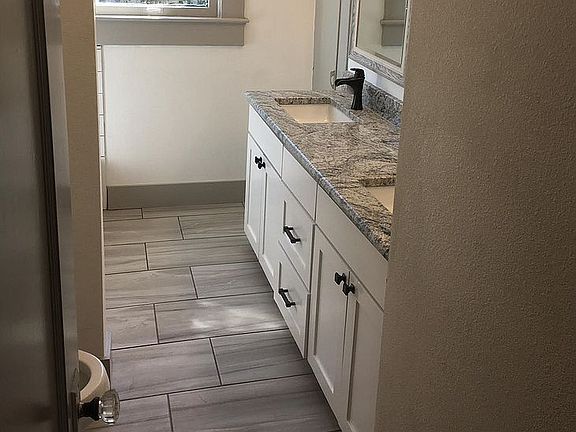 4th image of 1106 Park St