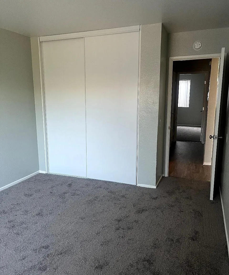 South Park Apartments — Photo 3