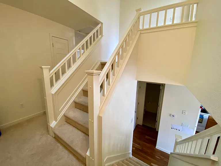 111 Rowena Pl — Photo 10
