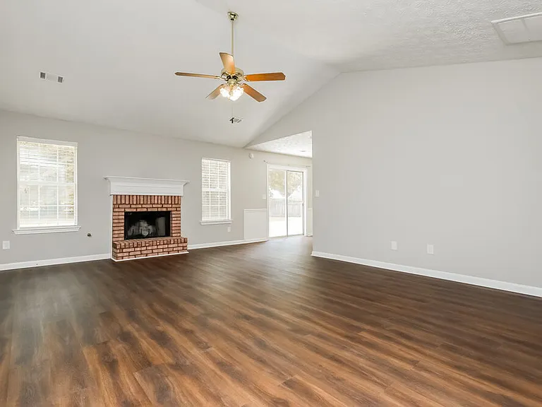 1716 Graystone Dr — Photo 5