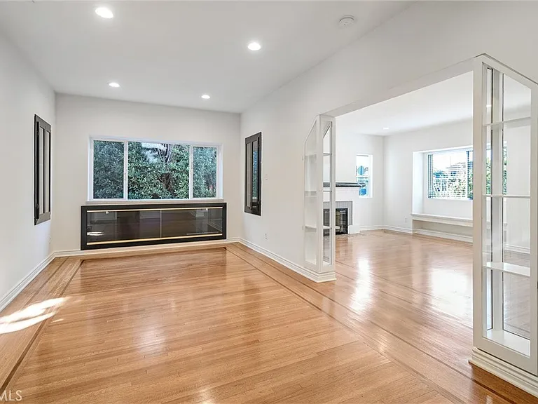 156 S Edinburgh Ave — Photo 10