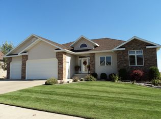 4813 Boulder Ridge Rd, Bismarck, ND 58503