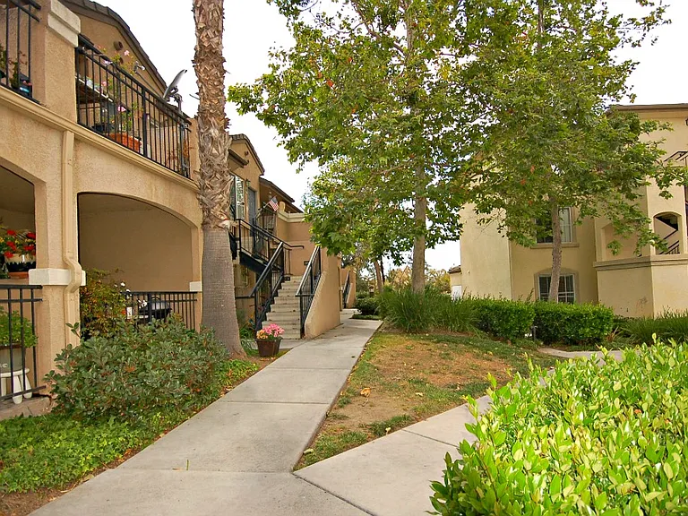 Sunny Creek Apartments — Photo 3