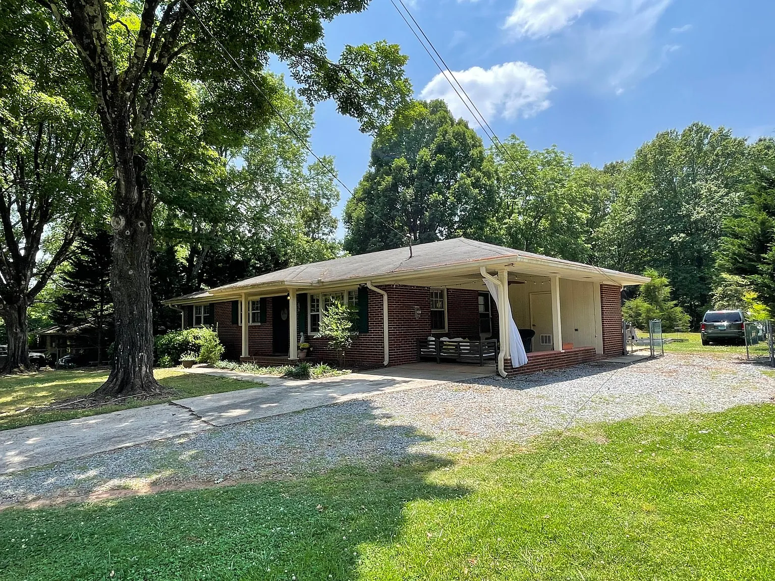 3 bed, 1.5 bath, 1080 sqft, $1,895 — Photo 2